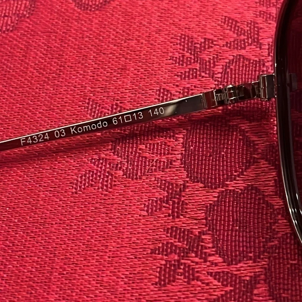 Brand New Floats Komodo Polarized Aviators Sunglasses Metal Silver Tone Frame